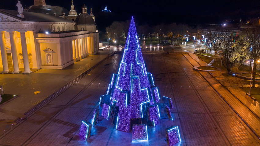 Заряд бодрости: стало известно, на какой энергии работает главная елка Литвы Заряд бодрости: стало известно, на какой энергии работает главная елка Литвы