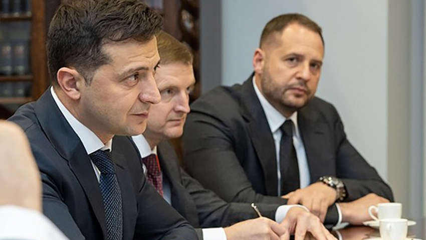 Зеленский ответил на петицию за увольнение Ермака