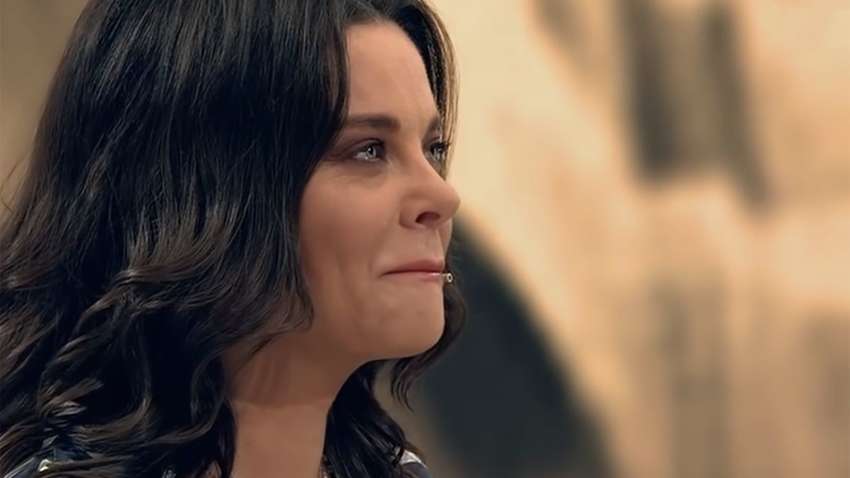 Бывшая певица из Украины выдворила мужа-стриптизера из дома