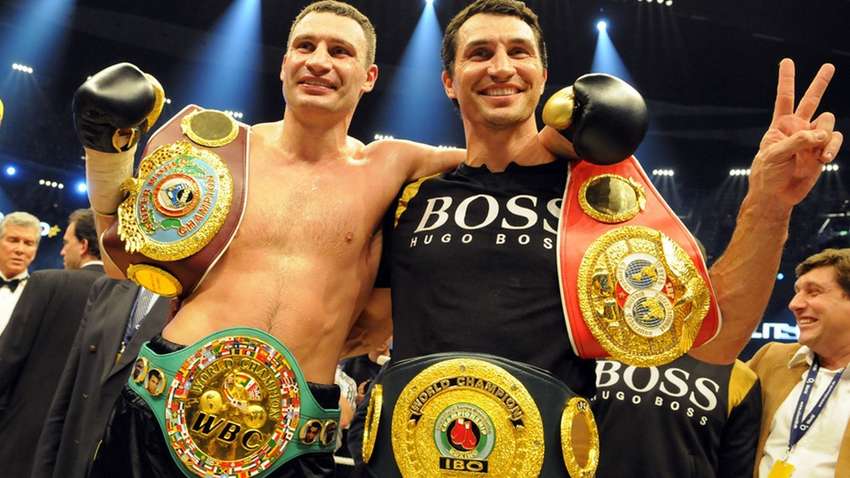 Авторитетное спортивное издание назвало братьев Кличко лучшими тяжеловесами XXI века 