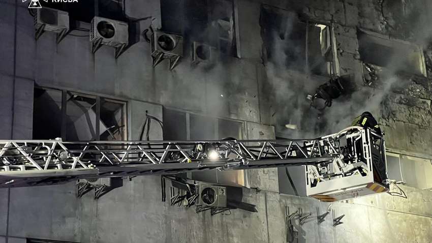 Оккупанты атаковали Киев «шахедами»: есть попадания в жилой дом