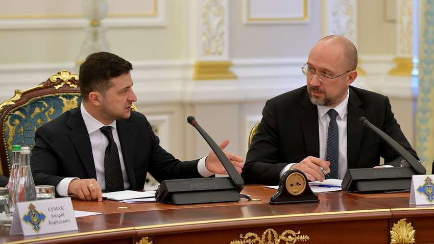 Зеленский потребовал от Шмыгаля новые программы помощи украинцам, пострадавшим из-за карантина