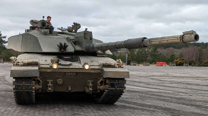 Десантники вперше показали, як використовують танк Challenger 2 (ВІДЕО)