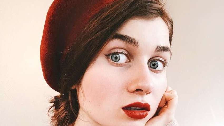 "Я никак не буду это комментировать": украинская певица побрилась на лысо