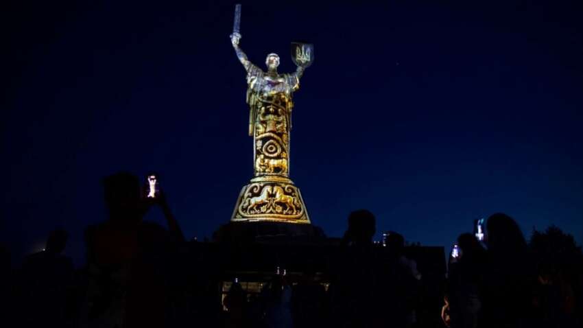 ГК «Автострада» к годовщине Независимости представила артинсталляцию «Будущее помнит» в Киеве ГК «Автострада» к годовщине Независимости представила артинсталляцию «Будущее помнит» в Киеве