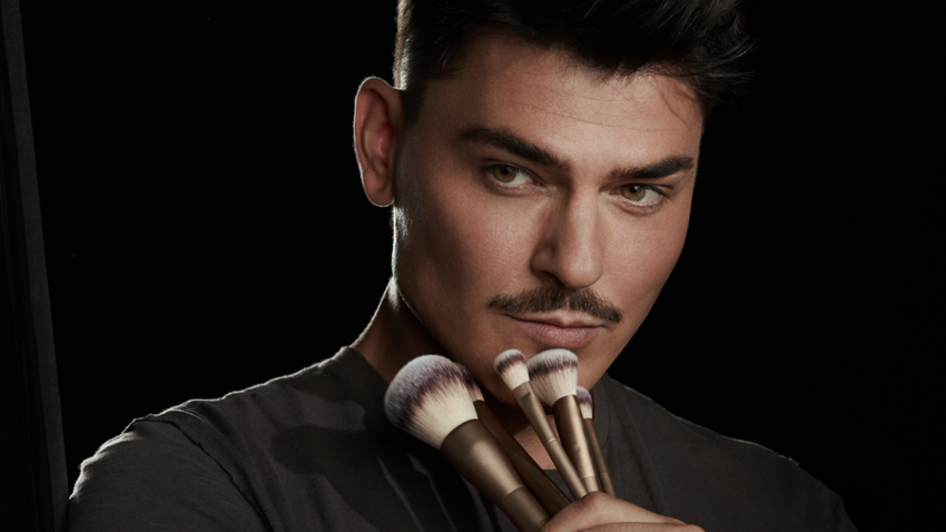 Візажист Кім Кардашьян випускає колаборацію з Sephora