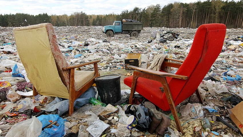 Под Одессой жители села обнаружили на свалке матрас с деньгами