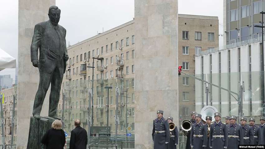 В Москве открыли памятник Евгению Примакову 