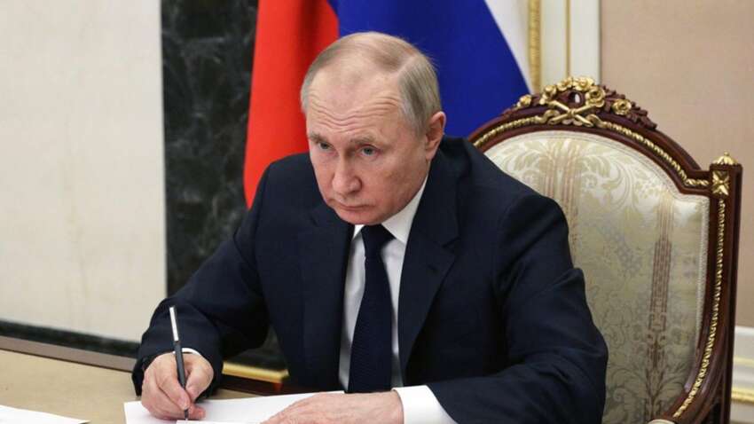 Диктатор Путин как никогда раньше близок к окончательной капитуляции: на Западе удивили признаком Диктатор Путин как никогда раньше близок к окончательной капитуляции: на Западе удивили признаком