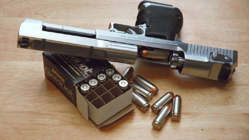 Почему пистолет Desert Eagle обожают в Голливуде, хотя это оружие провально в бою