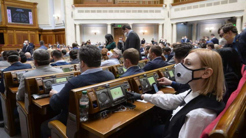 В "Слуге народа" рассказали, почему депутатов не штрафуют за нарушение карантина В "Слуге народа" рассказали, почему депутатов не штрафуют за нарушение карантина