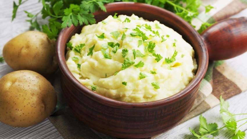 Врач назвал лучшую закуску к спиртным напиткам