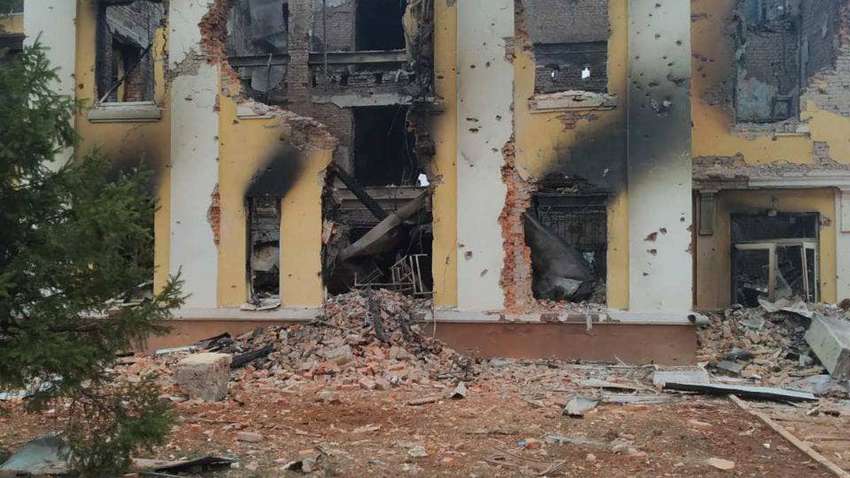 В Харькове снаряд попал в жилой дом: фото последствий обстрела В Харькове снаряд попал в жилой дом: фото последствий обстрела