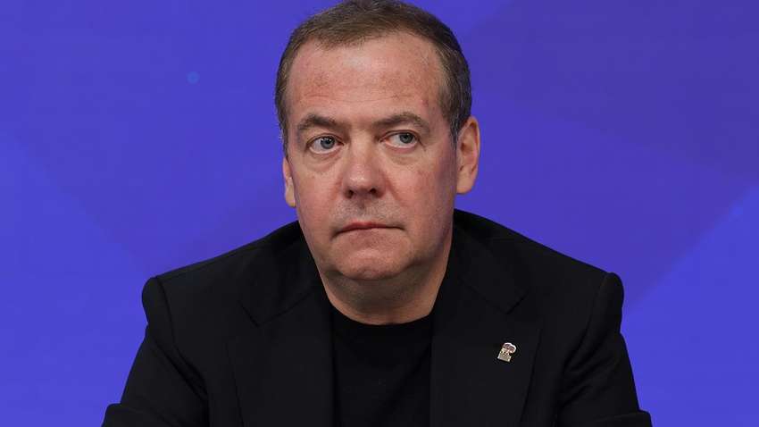 Медведев заявил, что РФ будет добиваться унижения и распада США: причины