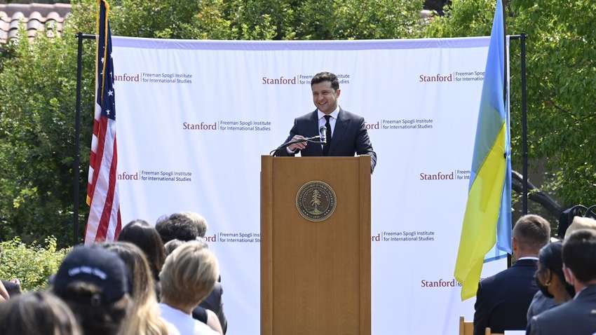 Зеленский сравнил Украину с компанией Apple Стива Джобса