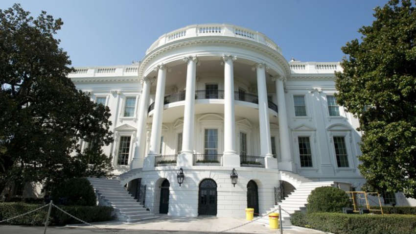 "Тріски летять": Трамп має намір звільнити голову апарату Білого Дому 