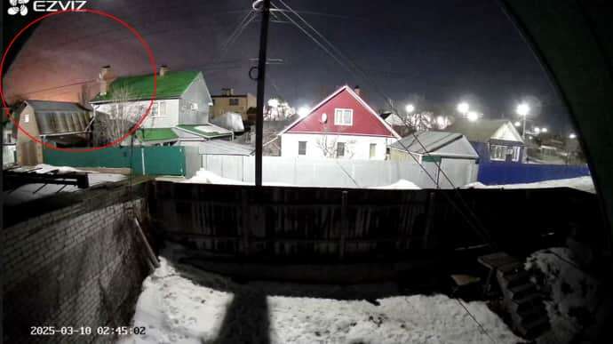 Дроны атаковали нефтеперерабатывающий завод, поставляющий горючее для сверхзвуковых самолетов: подробности от источников