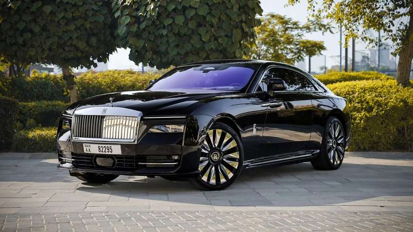 Шедевр автомобильной роскоши: СМИ узнали, кто из украинцев купил 13 Rolls-Royce Spectre во время войны Шедевр автомобильной роскоши: СМИ узнали, кто из украинцев купил 13 Rolls-Royce Spectre во время войны