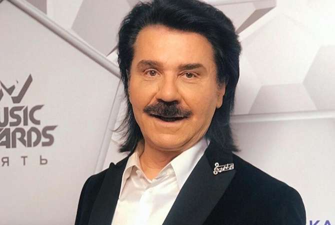 "Вас поздравляет 23-летний, безусый Павел Зибров": артист показал, как выглядел без усов 