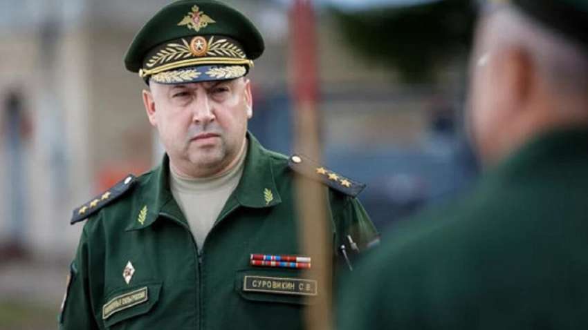 Російські окупанти в Херсоні відводять війська на лівий берег: подробиці