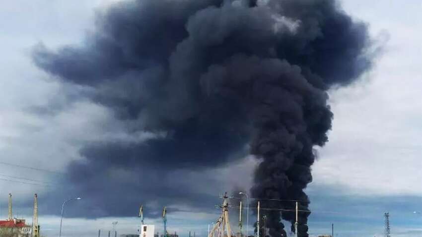 Енгельс у чорному диму: в який важливий для РФ об'єкт влучили ЗСУ