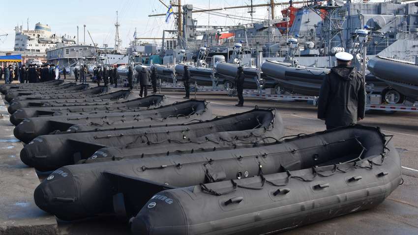 ВМСУ получили от США катера, а от Великобритании - курс лекций