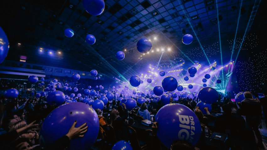 Черпайте силы из большой Мечты: в Украине впервые прошел масштабный образовательно-мотивационный Dream BIG Forum