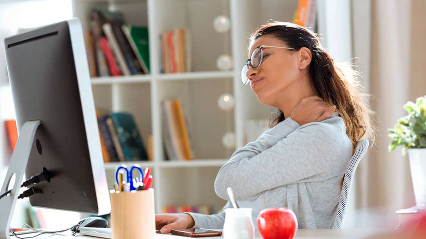 Сидячая работа или курение: ученые рассказали, что опаснее