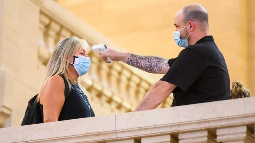 Бунти в Україні: як позначиться відмова місцевої влади від жорсткого карантину