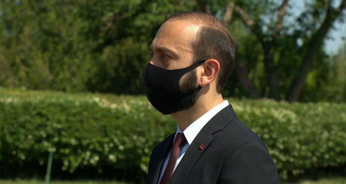 Протести в Вірменії: демонстранти зупинили автомобіль Мірзояна і до крові побили політика (ВІДЕО, 18)