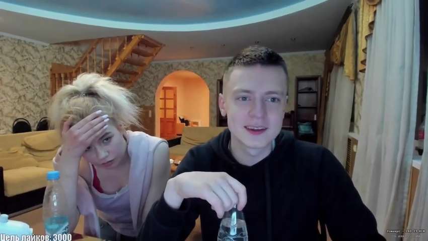 Блогер, який побив модель, позбувся всіх грошей