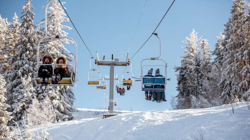 На Львівщині зупинився підйомник з людьми (фото) На Львівщині зупинився підйомник з людьми (фото)
