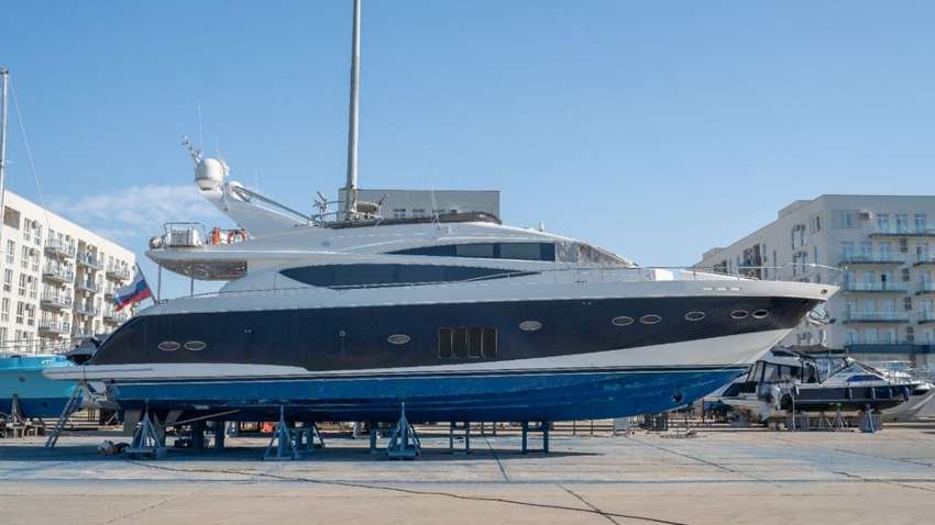 Бывшую яхту экс-премьера РФ Медведева выставили на продажу
