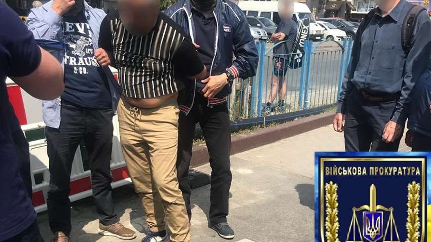 Один з головних митників аеропорту «Бориспіль» попався на хабарі