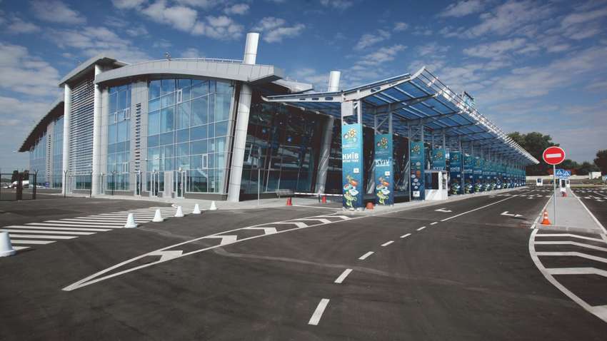 П'ять тисяч доларів за в'їзд в Україну: в аеропорту «Київ» стався скандал 