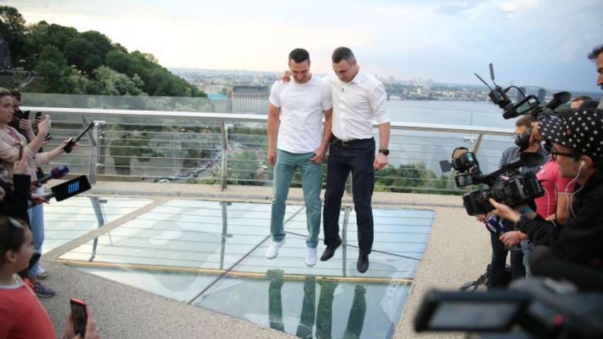 Міст Кличко: бюджет, скандали, думки