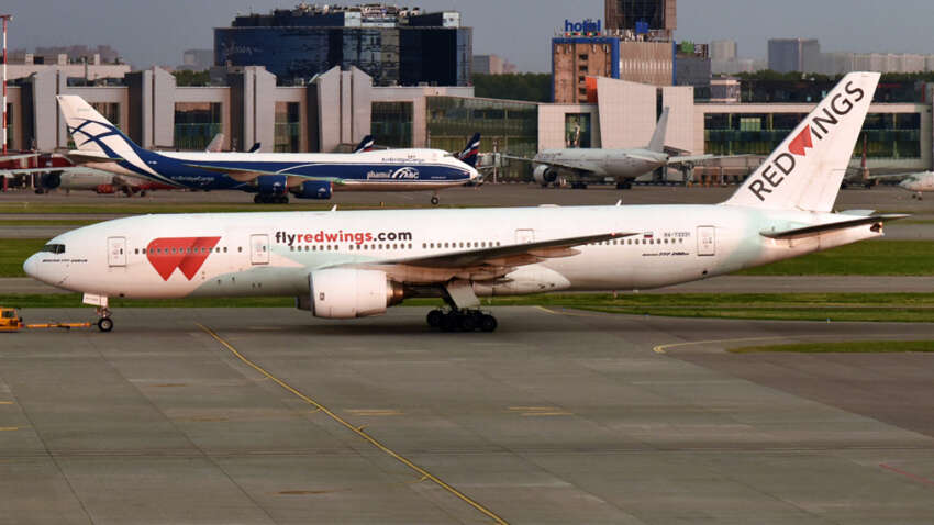 Должен был лететь в Пхукет: над Москвой загорелся самолет с 240 людьми на борту 