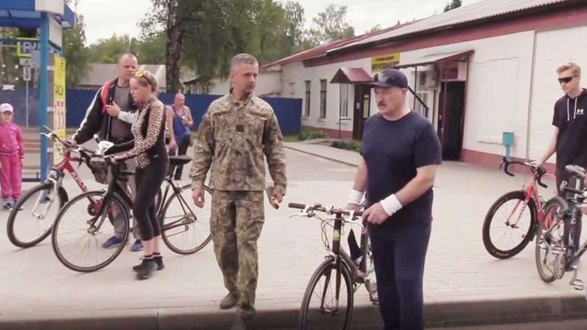 Лукашенко из-за Зеленского не может ездить на работу на велосипеде  