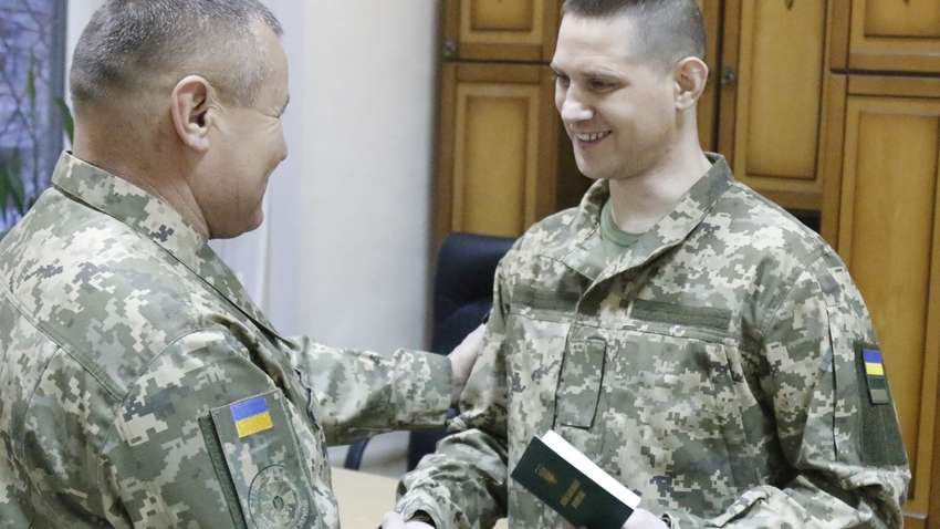 Освобожденным из плена украинским военным выдали новые документы