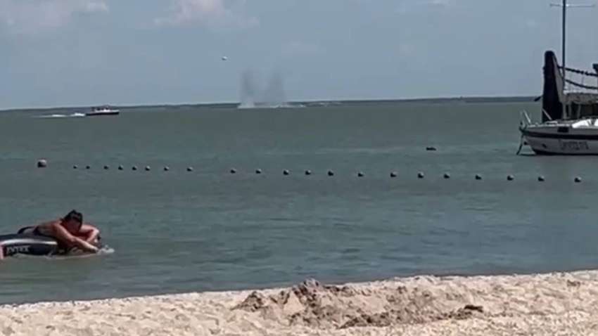 Россияне равнодушно наблюдали, как тонул военный летчик: возможная причина Россияне равнодушно наблюдали, как тонул военный летчик: возможная причина