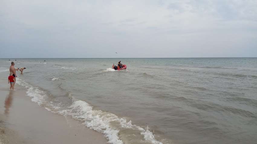 На Херсонщині сталась моторошна трагедія під час відпочинку 8-річного сина з батьком На Херсонщині сталась моторошна трагедія під час відпочинку 8-річного сина з батьком