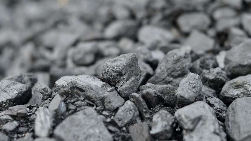 На складах ТЕС України запаси вугілля скоротилися майже наполовину