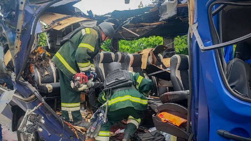 Смертельный удар РФ по автобусу в Сумской области: названа его страшная особенность Смертельный удар РФ по автобусу в Сумской области: названа его страшная особенность