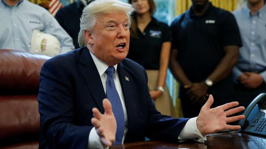 Духовный советник Трампа зачитала очень эмоциональную молитву, моля бога помочь переизбранию президента 