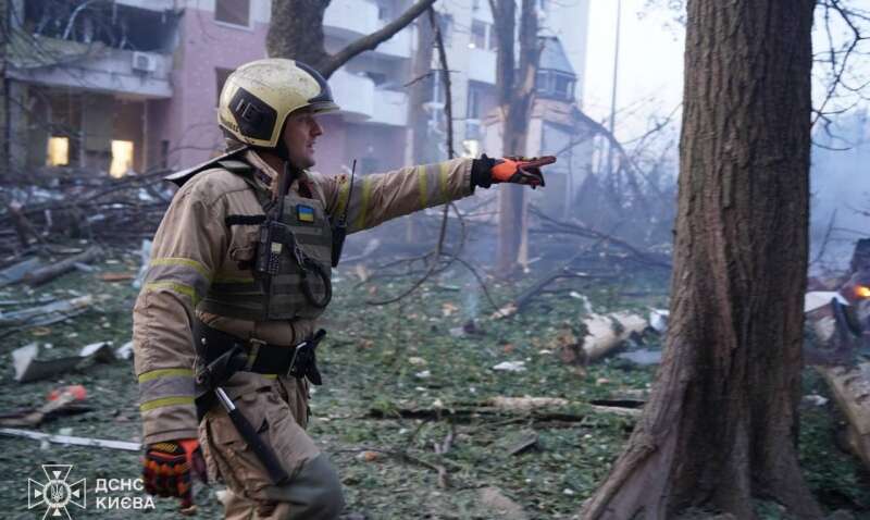 Під завалами все ще можуть бути діти: що відомо про жорстокий удар РФ по Києву