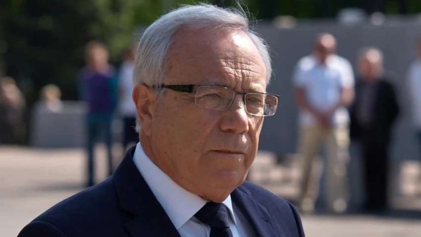 Як і навіщо "слуги народу" здали батьківщину Президента клану Вілкула