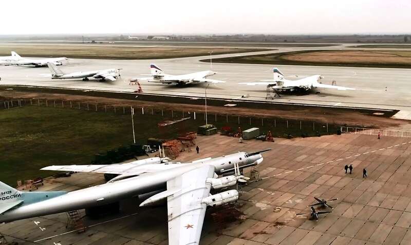 Прогремели мощные взрывы: какие города РФ массово атаковал беспилотники