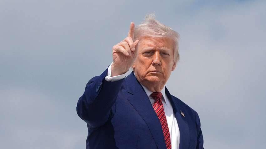 Трамп отреагировал на слухи о своей смерти серией очень странных сообщений в соцсетях