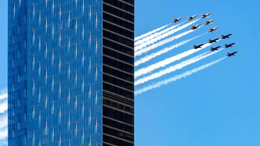 "Спасибі над хмарочосами": у Нью-Йорку льотчики оригінально подякували лікарям, які борються з COVID-19