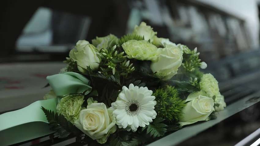 Ритуальная монополия: на фирму Аллы Ландар «Петр Великий» жалуются киевляне Ритуальная монополия: на фирму Аллы Ландар «Петр Великий» жалуются киевляне